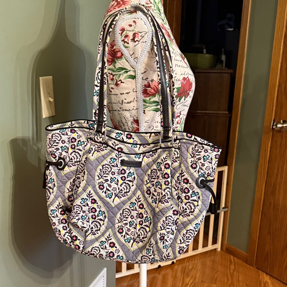 Vera Bradley Glenna Quilted grey Floral Tote/ satchel